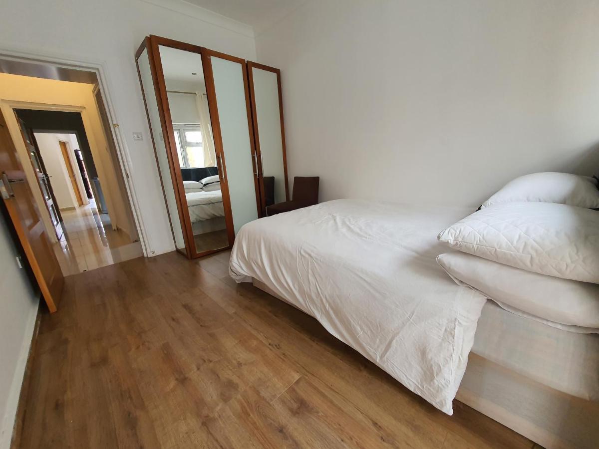 Private Room- Direct Travel Central/ Heathrow Лондон Екстер'єр фото